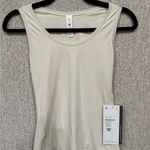 Lululemon NULU Scoopneck Tank Top, size XS. NWT.